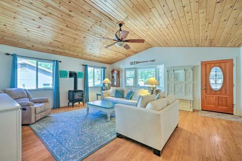 Stunning Groveland Home With Outdoor Kitchen!