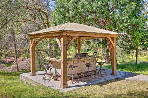 Stunning Groveland Home With Outdoor Kitchen!