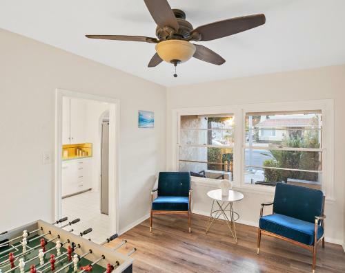 Classic Hb Home On Huge Corner Lot