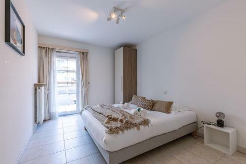 Charming And Spacious Apartment With Parking In Centre Knokke