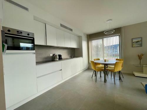 Apartamento West Bay 4d 0103