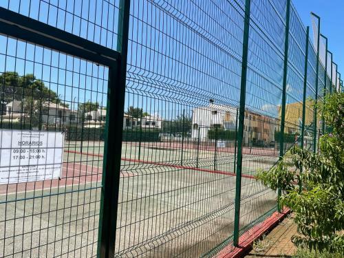 Adosado Con Piscina Y Tenis