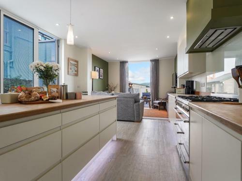Pass The Keys Luxury 7 Bed Beachfront Victorian Terrace House