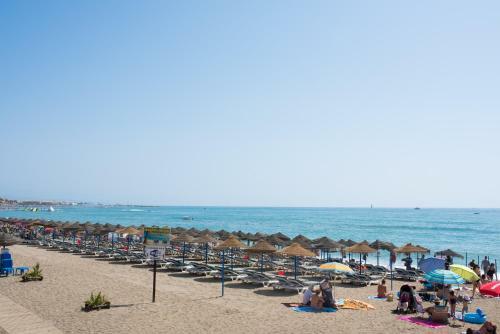Apartamento Benal Beach Sea Front Holiday Home