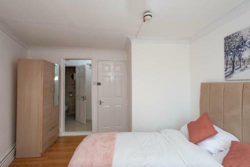 Motel Studio Apartment By Rajmoni Retrearts