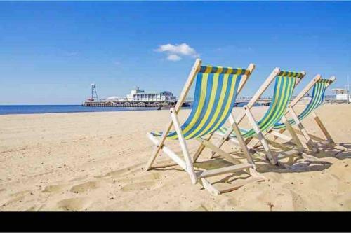 Bournemouth Apartmentnr Beach/town/coach/train/dog