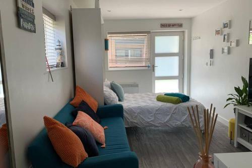 Bournemouth Apartmentnr Beach/town/coach/train/dog