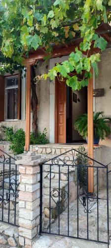 Maroudas Traditional Guest House