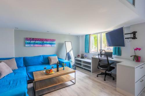 Electra Modern Apartment With Cozy Garden