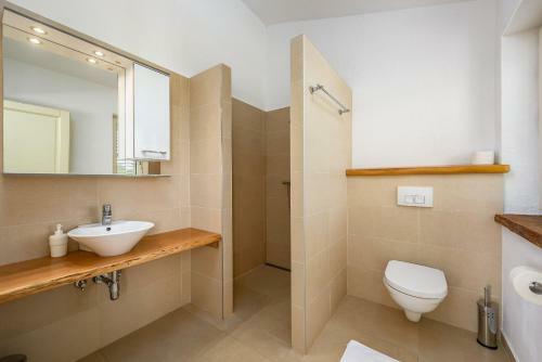 Villa Blanca With Pool And Parking