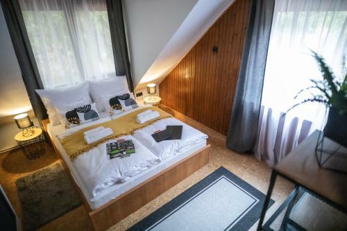 4 �vszak V�lgyhotel