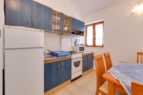 Hostal Apartments Nives, Artatore