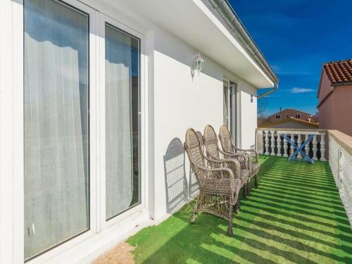Tranquil Apartment In Podlug With Balcony And Garden