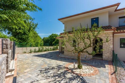 Villa Palma With Private Pool / Croatia