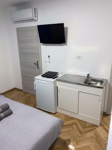 Apartment & Rooms - Marina