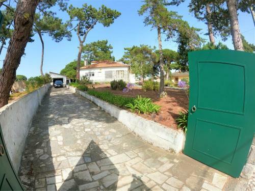 Sintra V4 House With Garden In Colares