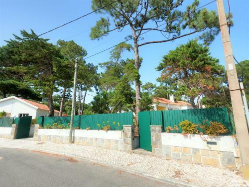 Sintra V4 House With Garden In Colares