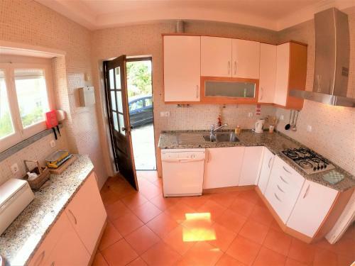 Sintra V4 House With Garden In Colares