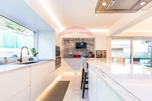 Modern 4-bed Villa 4k Beach 30k Lisbon