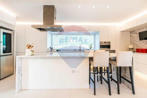 Modern 4-bed Villa 4k Beach 30k Lisbon