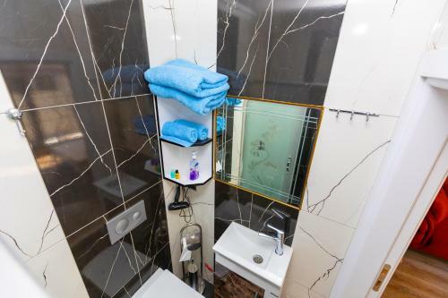 Barut�u Suit Apart