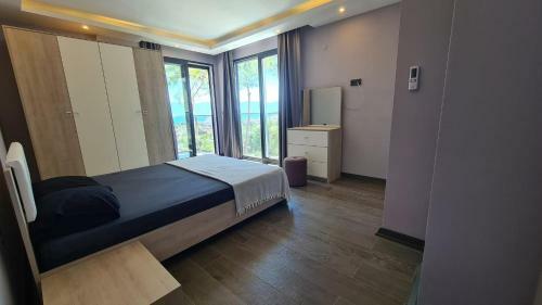 �zel Havuz Ve Deniz Manzaral? Yeni Villa
