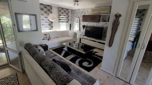 Villa Ku?adas?,tranquility In Del�x