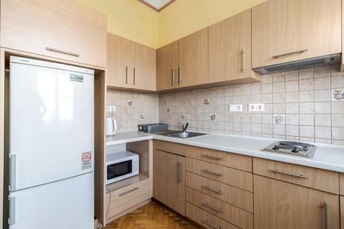 George Apartment
