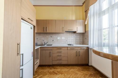 George Apartment