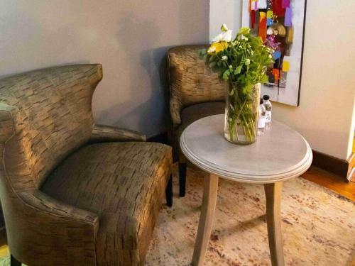 Hostal 74 On Retief Guesthouse
