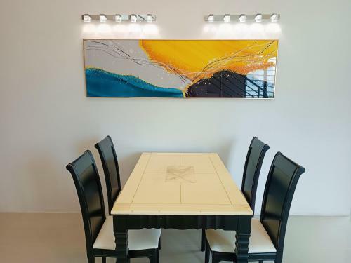 Amazing 4 Bedroom Townhouse With Ample Parking
