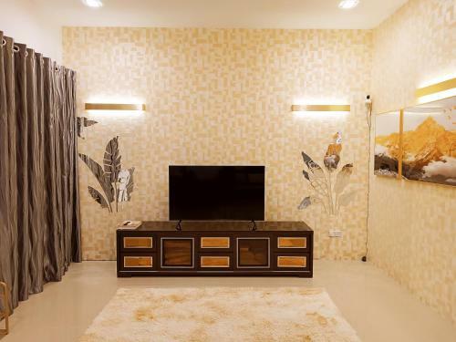 Amazing 4 Bedroom Townhouse With Ample Parking
