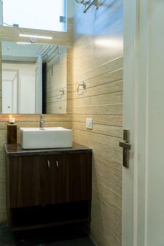 Luxury And Elegance With Three-bedroom Apartment In Central Jaipur