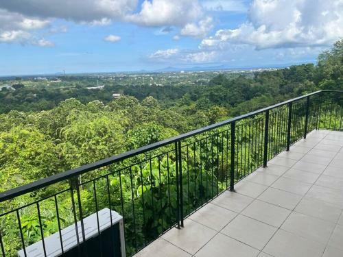Beautiful 3 Bedroom Vacation Home With View.