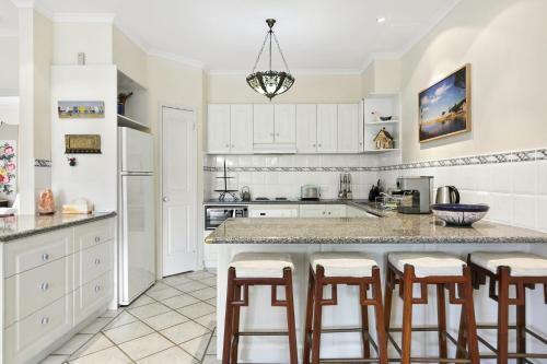 Luxury Lorne