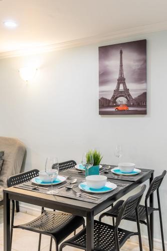 Spacious 2br Apartment With Netflix - Near Trinity Bellwoods Park