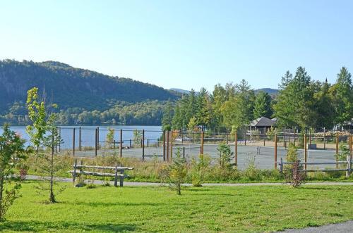 Apartamento Quiet Condo On Ground Floor Steps To The Lake