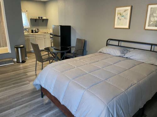 Hostal Spacious Suite With Private Entry