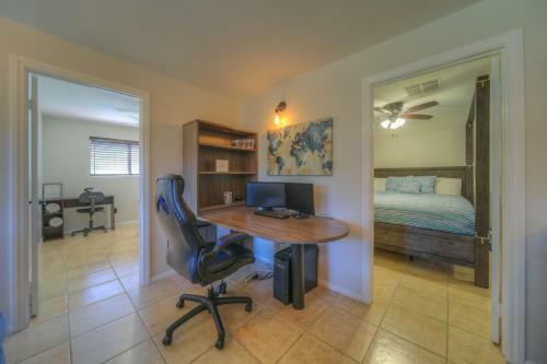 Apartamento 10 Acres Ranch W/ Horses, Pond, And More!