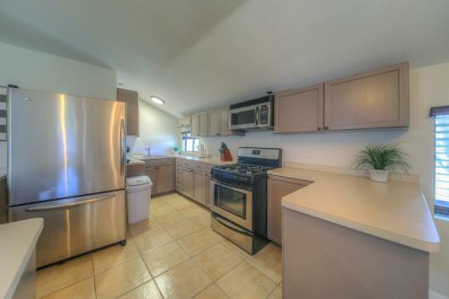 Apartamento 10 Acres Ranch W/ Horses, Pond, And More!