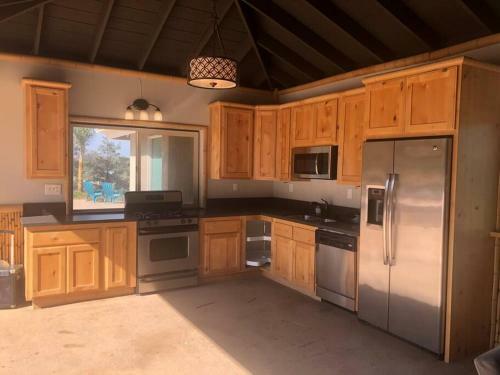 Apartamento 10 Acres Ranch W/ Horses, Pond, And More!