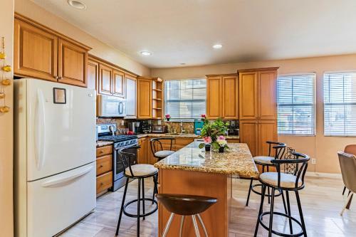 Spacious 3br 3bath Townhouse 5-mins To Bay & Beach