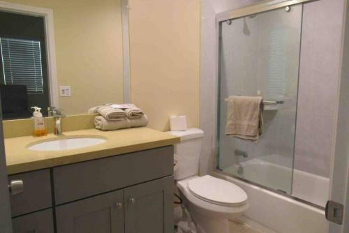 Cheerful 4-bedroom New House With Parking