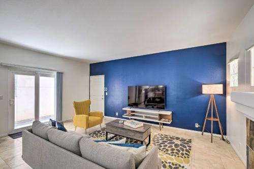 Chic Home With Patios, Steps To Oceanside Beach