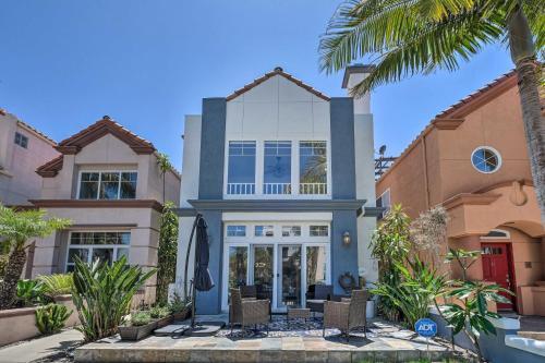 Chic Home With Patios, Steps To Oceanside Beach