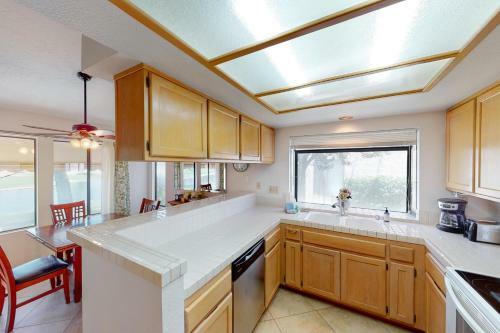 Palm Desert Resorter 16-18