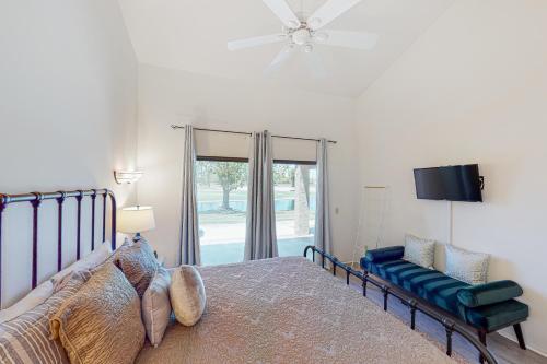 Palm Desert Resorter 16-18