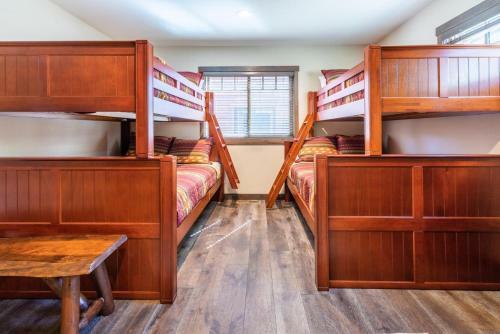 #515 Ski In Ski Out Mountainside Home