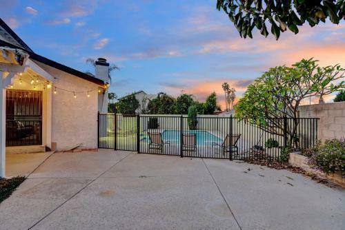 A Super Private La Home With Amazing Design And Pool & Spa