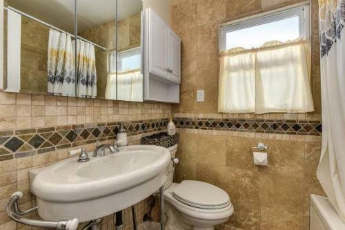 Artsy 2br Home 5 Min From Ucd Med Ctr & Sac State
